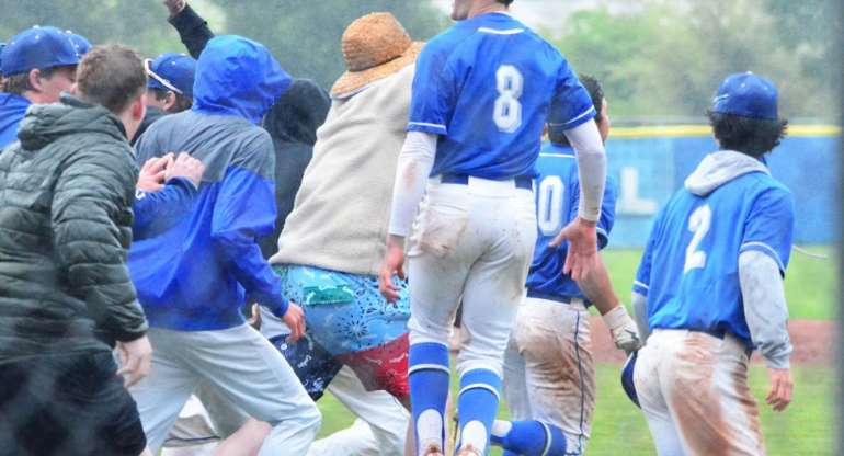 It was Raining CATS and ‘DONS’ with a 3-2 WIN