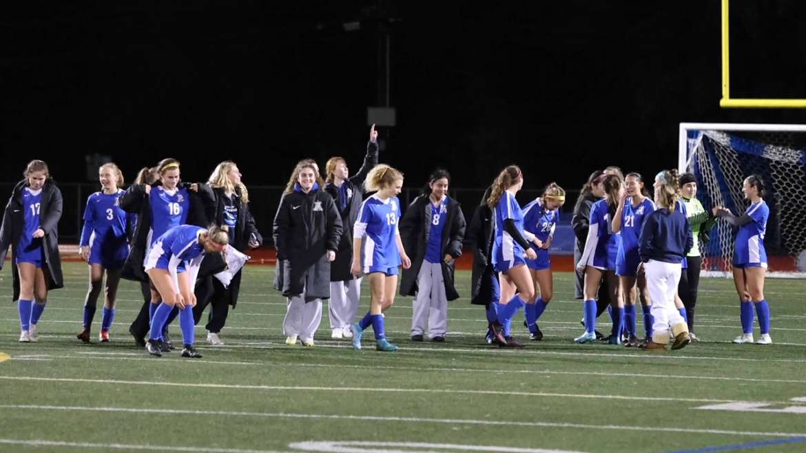 Girls Varsity Soccer Beat Las Lomas and Remain Undefeated