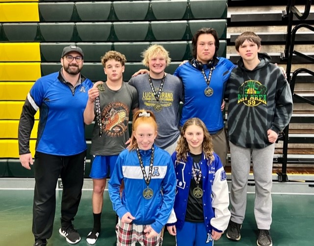 Don Wrestlers finish strong in SRV tournament