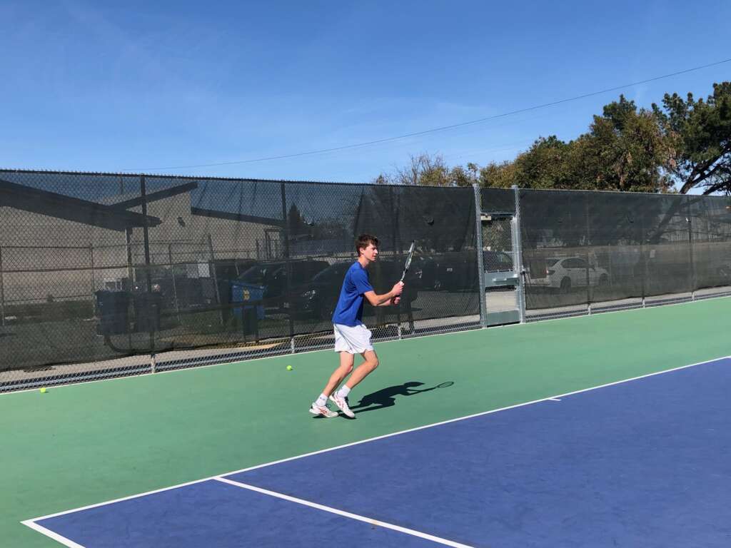 Acalanes Boys Varsity Tennis Team Improves League Record to 2-1 with a Convincing Win Over College Park – Dons 8, Falcons 1