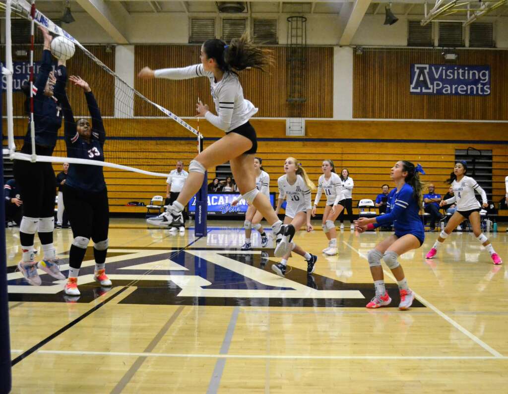 Girls Varsity Volleyball beat Rancho Cotate in Round 1 of NCS