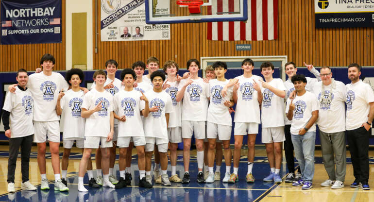 Don Top of the World! Varsity Boys Hoops Wins 5th Straight to Clinch League Title on Senior Night – Final Regular Season Game Tonight @ College Park