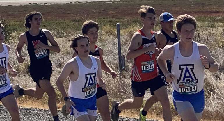 Cross Country Delivers Top Results at the Eye Opener Invitational