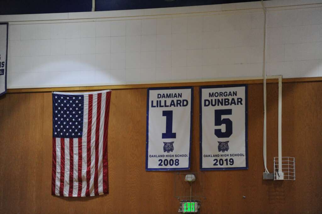 Varsity Boys Basketball Falls to Oakland on MLK Day