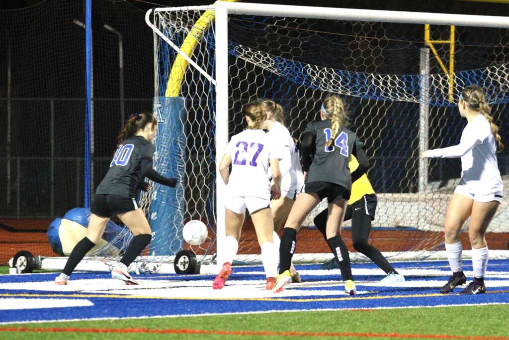 Fought Hard: Varsity Girls Soccer Drops Pair of Close One-Goal Contests