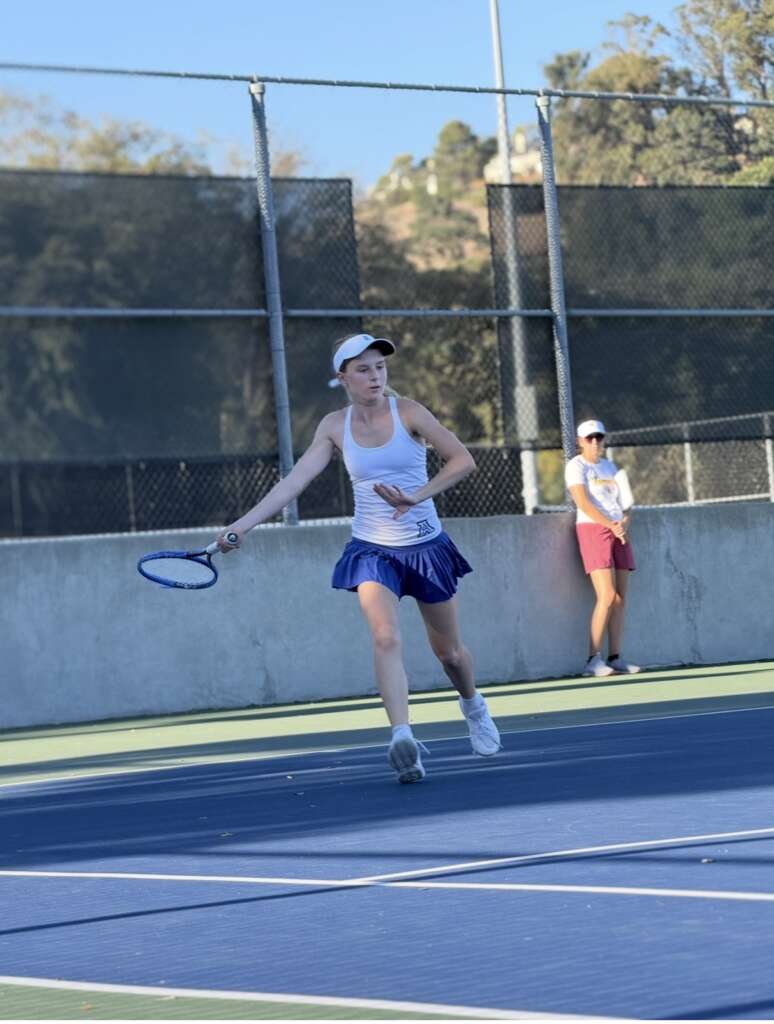 JV-DONS EARN A 7-5 WIN OVER LAS LOMAS