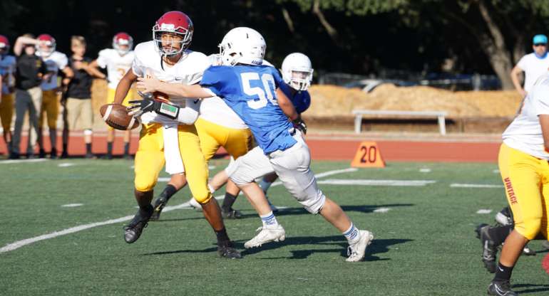 Freshmen Dons Football Fight to the End